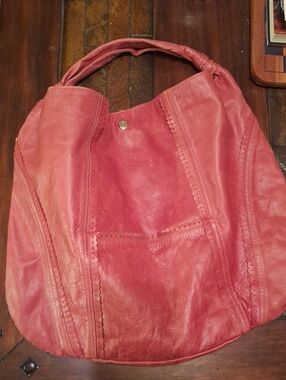 Prune Leather Shoulder Bag in Rose Red Leather